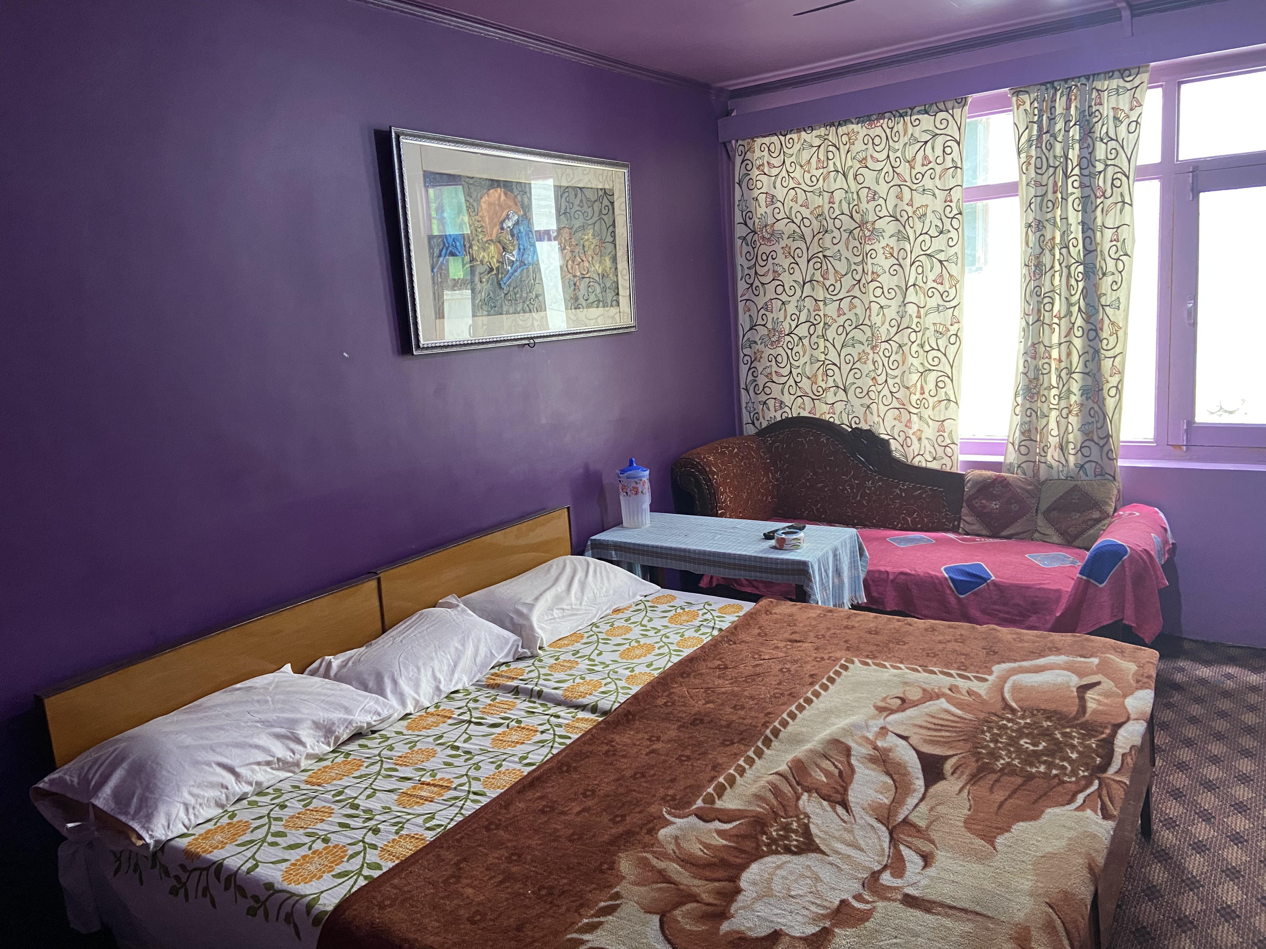 Hotel Top Hill Nearby Dal Lake - Tap to explore photos