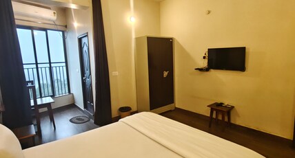 Utthunga Coorg(Rooms in Villa )- 360 mountain view Room Type - Hill View Retreat Room  (AC)