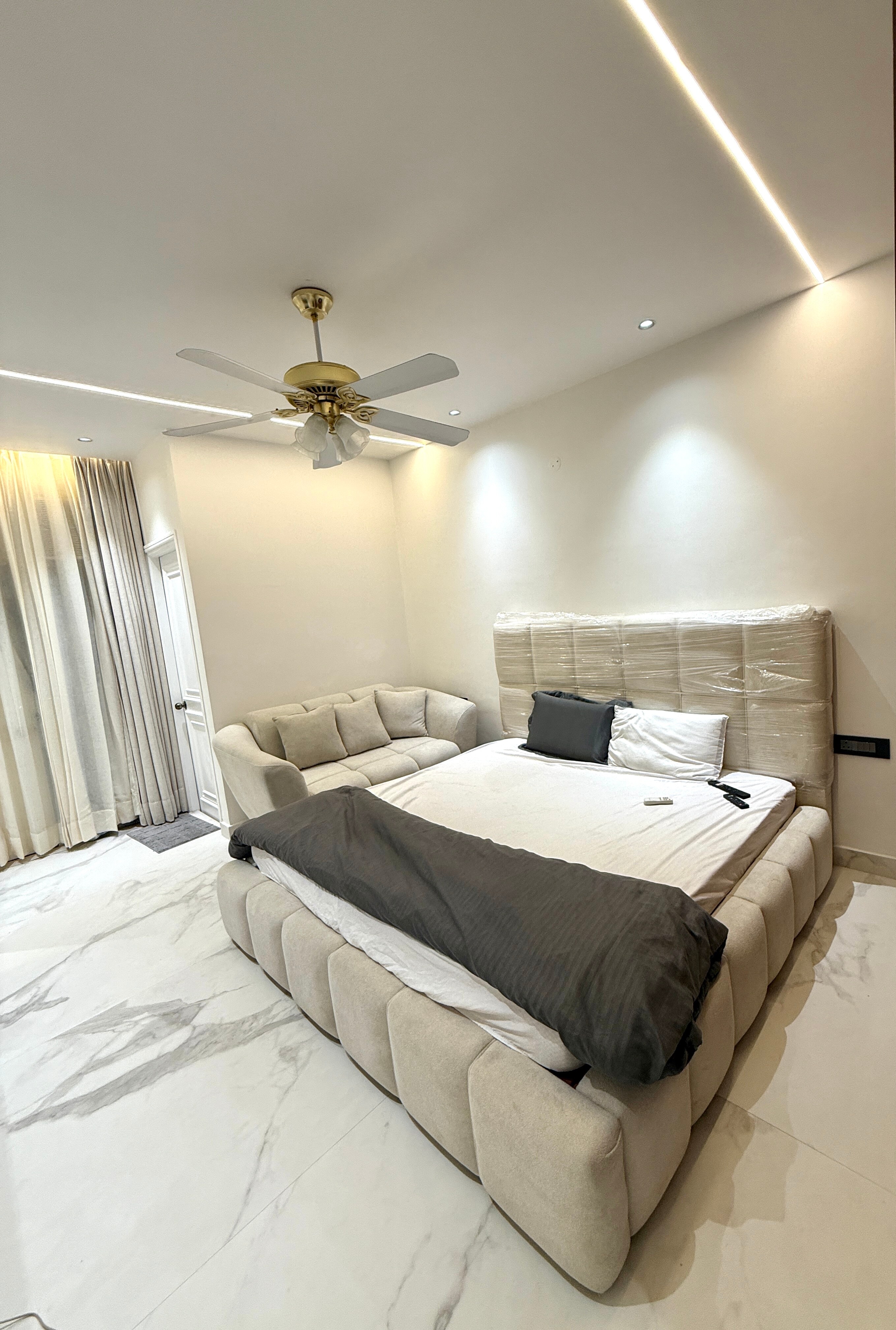 Cozy Room 2 - Tap to explore photos