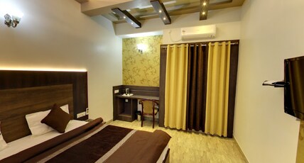 Hotel Mid Town  Room Type - Premium Room