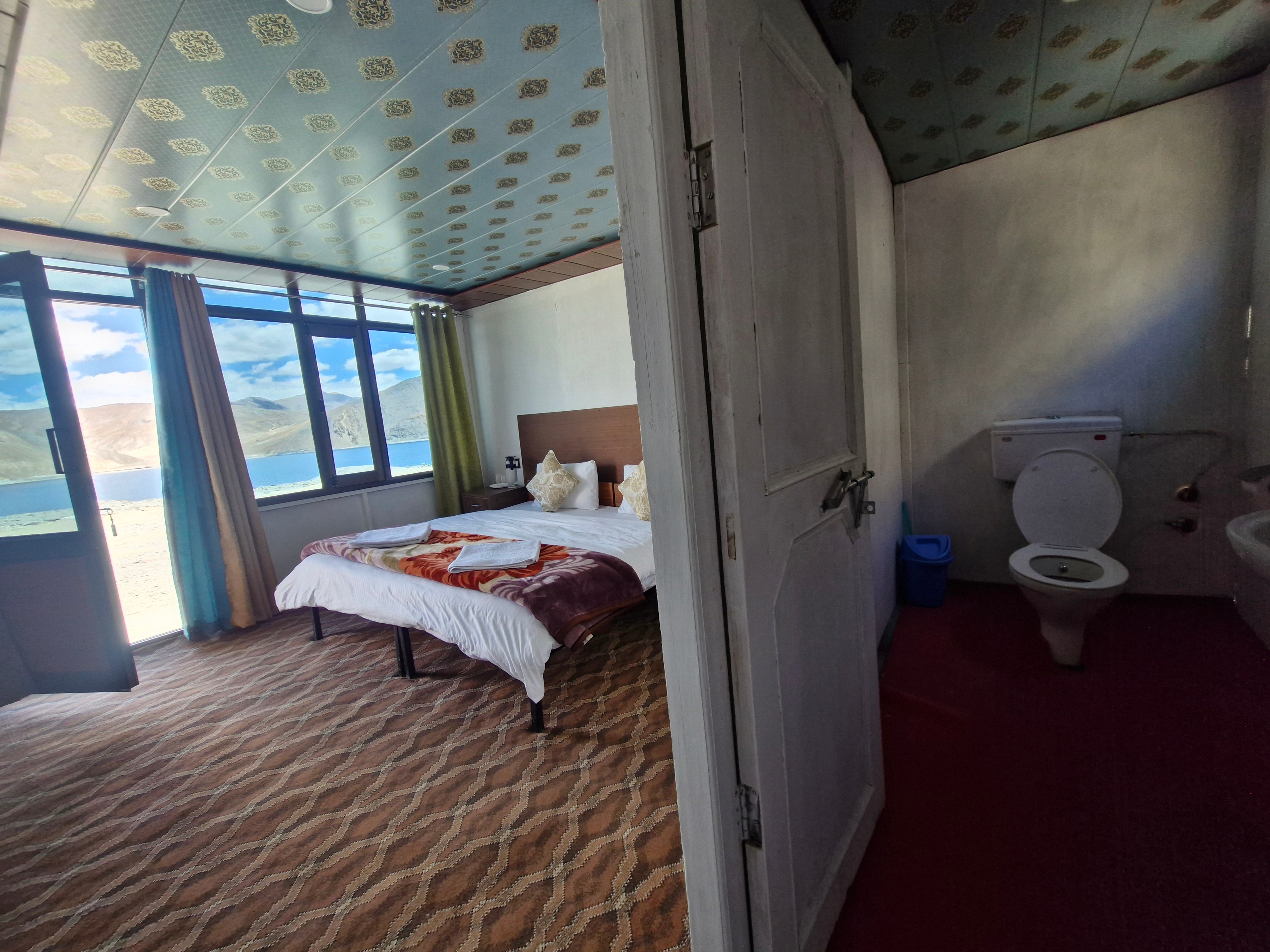 pangong rainbow cottage - Tap to explore photos