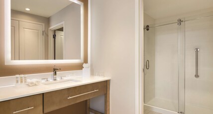 Homewood Suites by Hilton Calgary Downtown Room Type - 1 KING STUDIO SUITE NOSMOK
