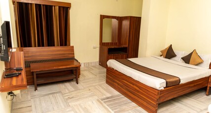 Hotel Royal Inn Room Type - Triple Room With AC