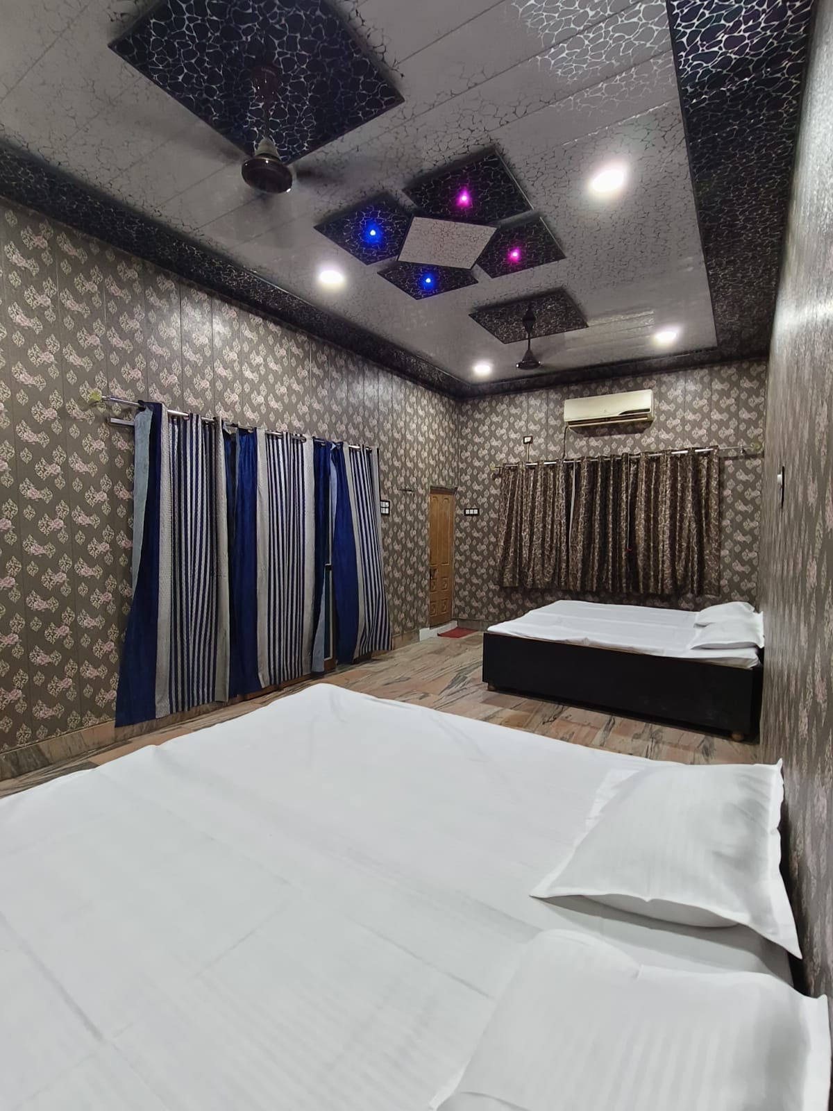 vande bharat paying guest house - Tap to explore photos
