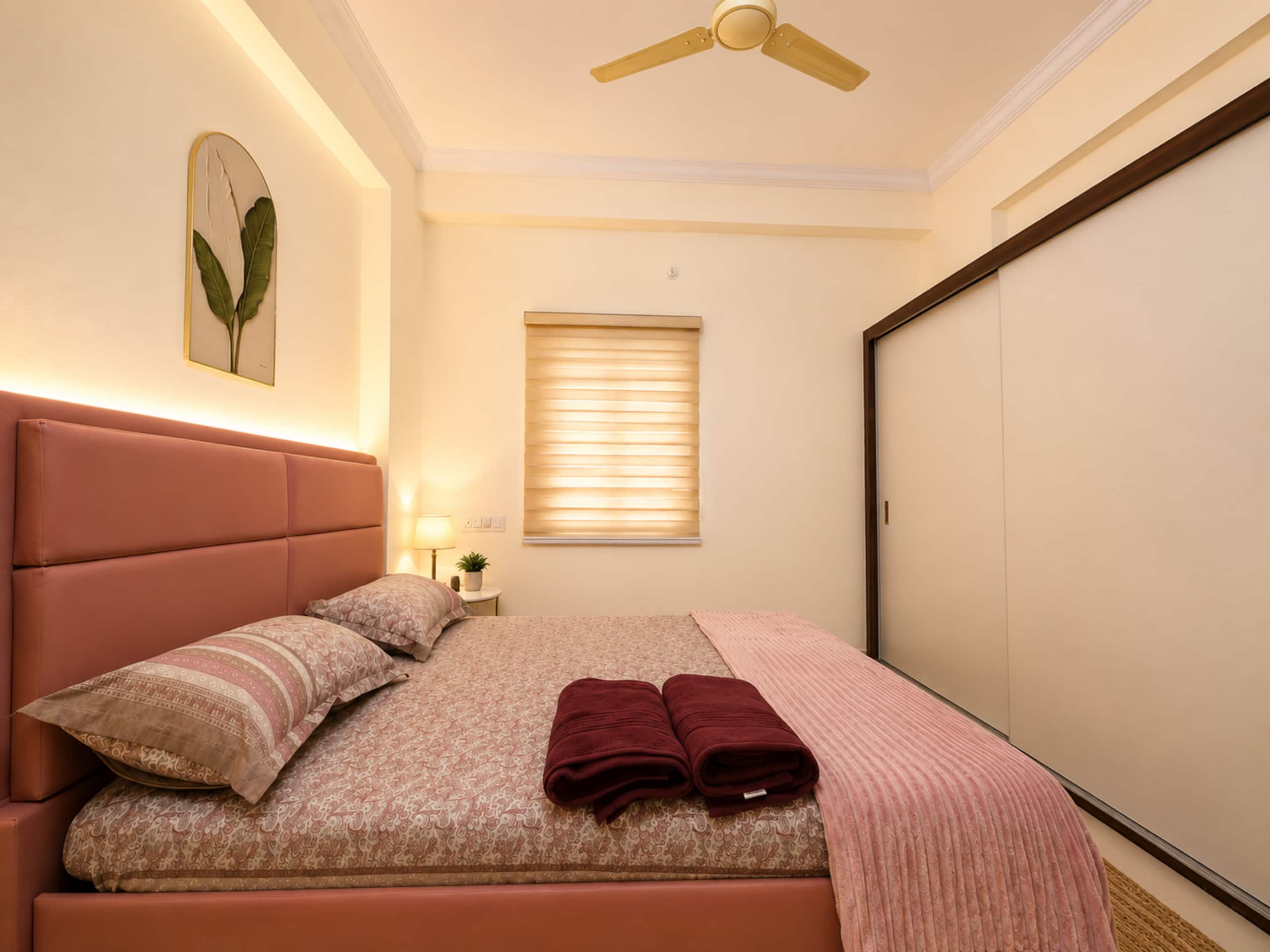 Cozy 1bhk studio 10 flat kondapur hafeezpet - Tap to explore photos