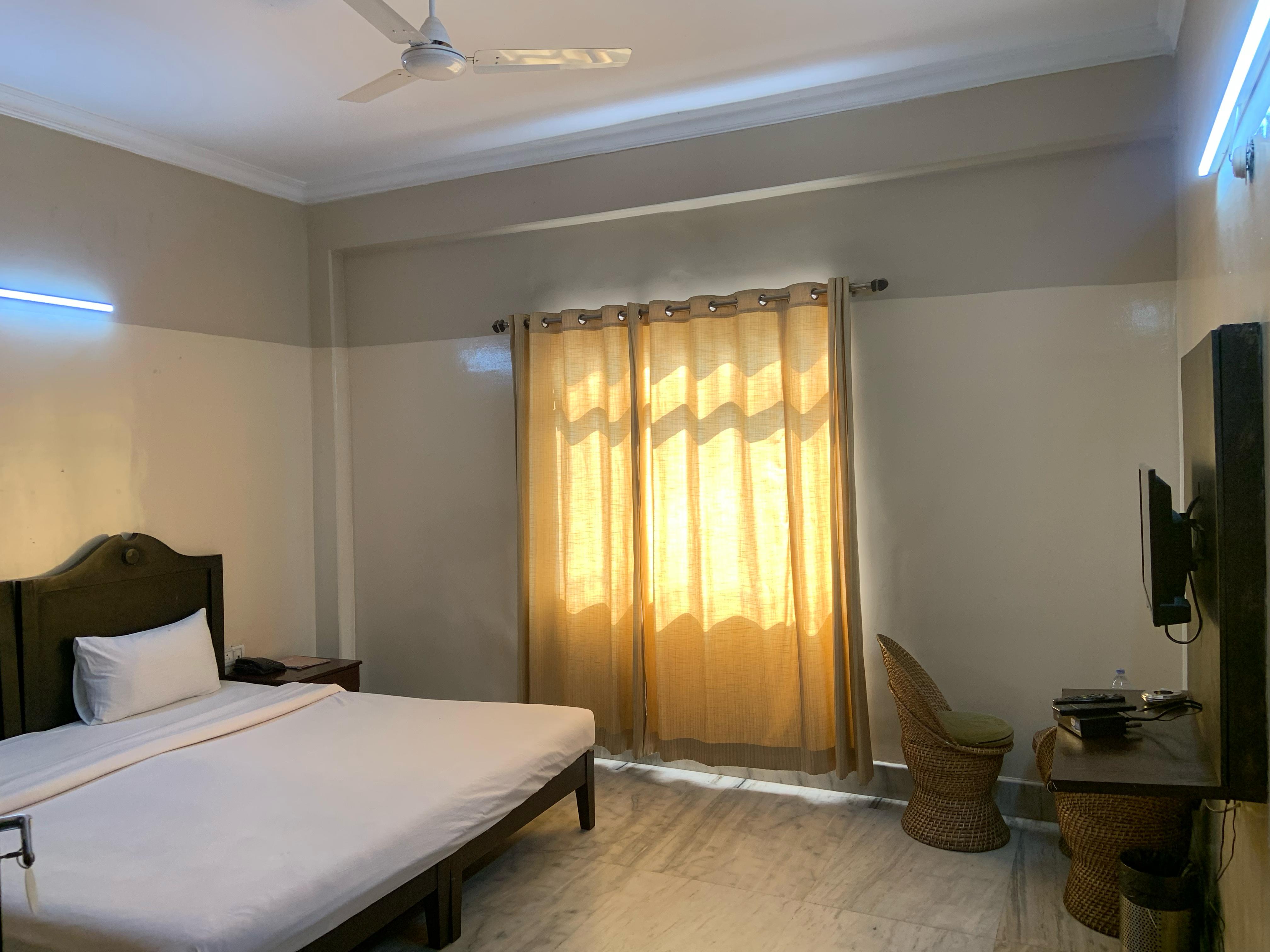 Hotel Cedar - Tap to explore photos