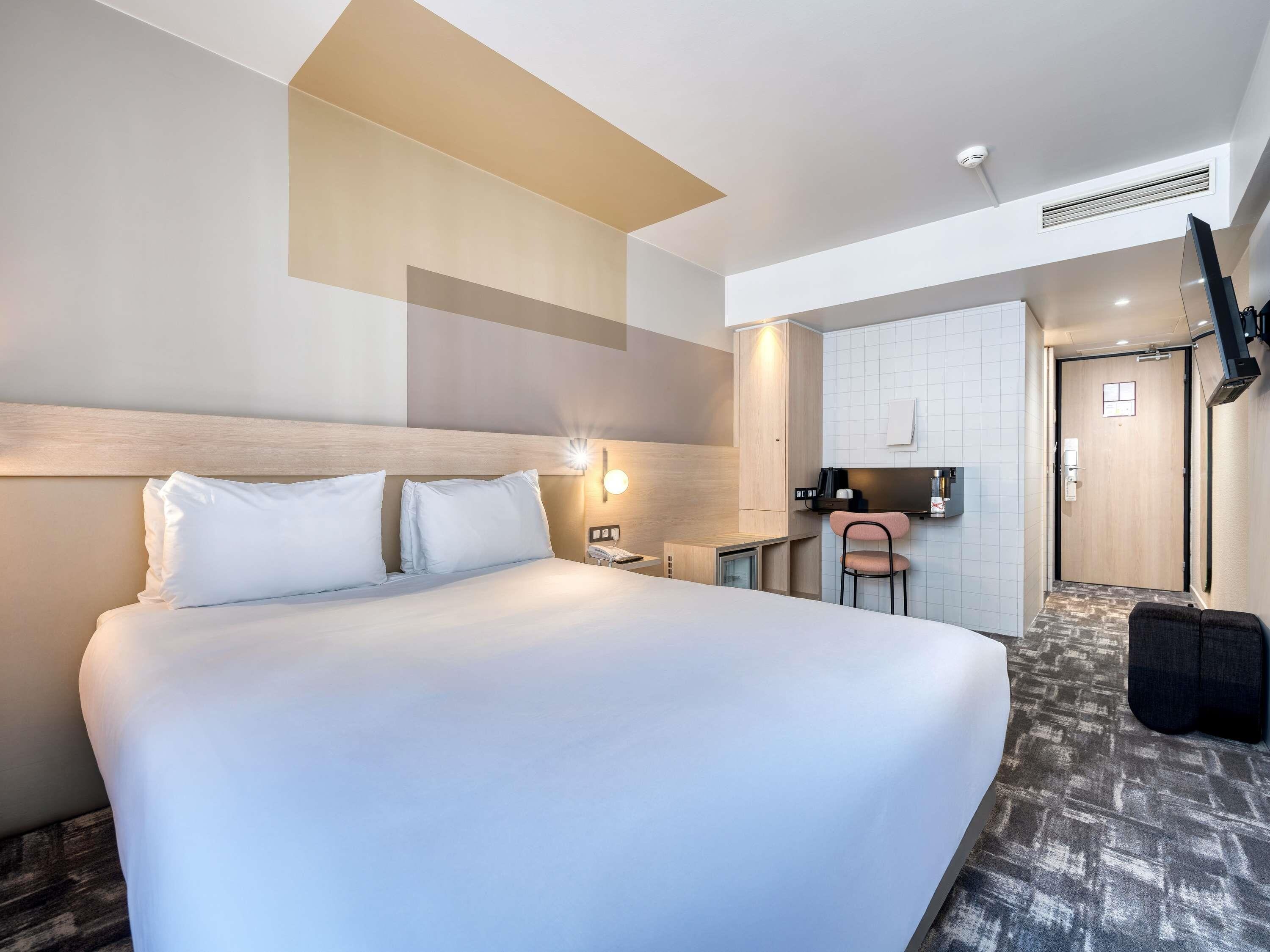 MERCURE PARIS 15 P VERSAILLES - Tap to explore photos