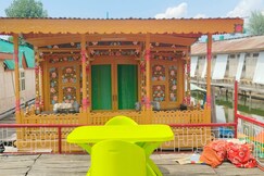 Buckingham Group of House Boats | HOT AND COLD AC