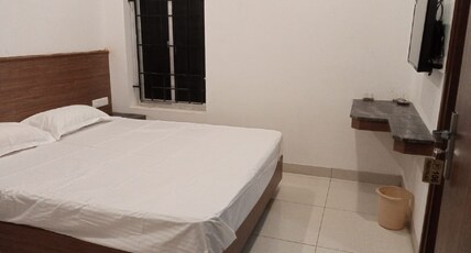 PRABHU PALACE Room Type - AC Room