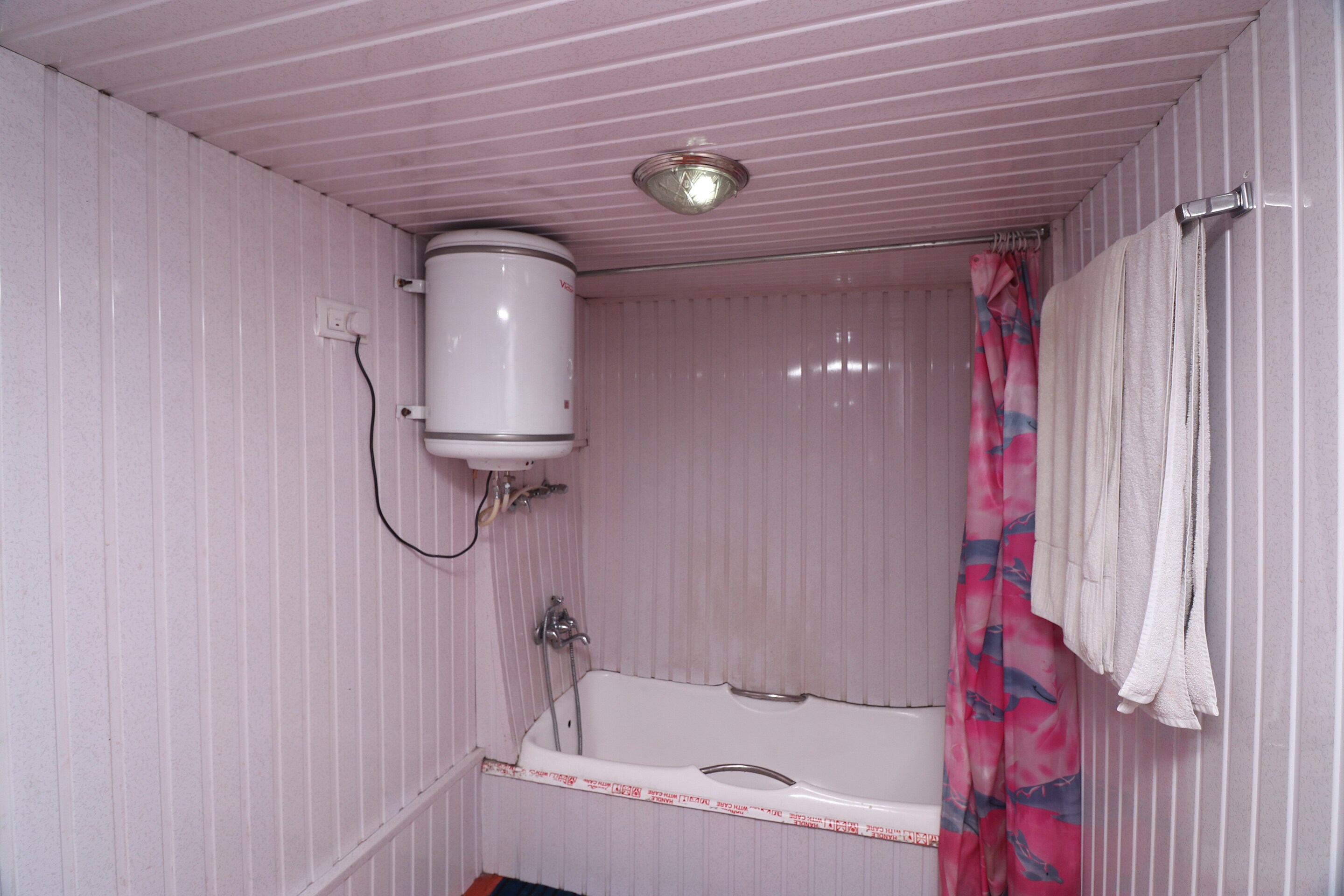 Houseboat Young Gulshan - Tap to explore photos