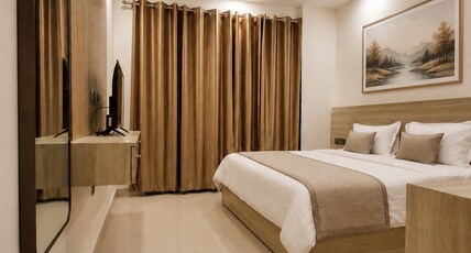 Hotel Woodmark - Sector 70, Noida Room Type - Woodmark Balcony Room