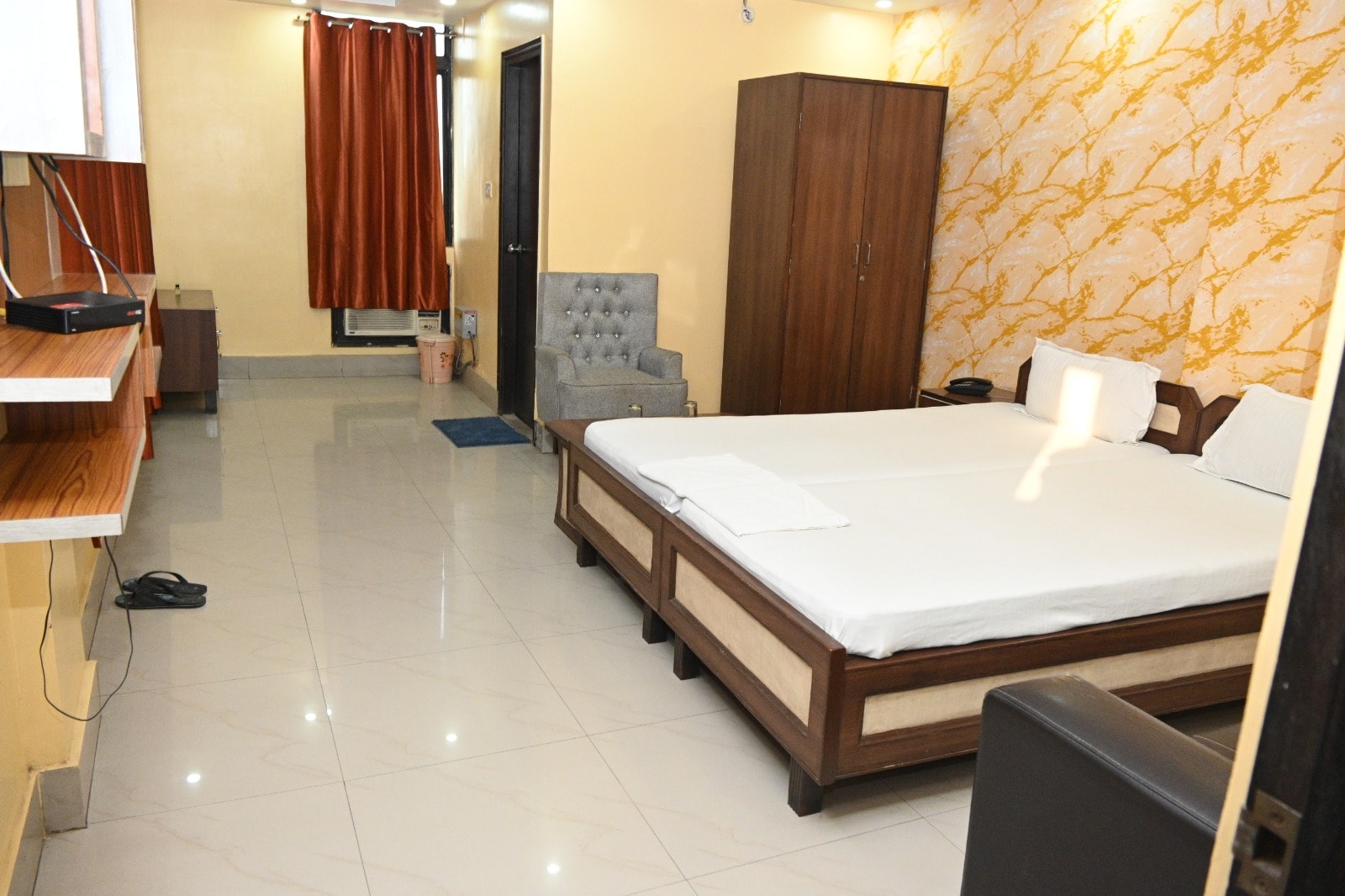 Hotel anamika - Tap to explore photos
