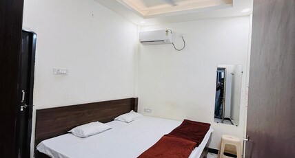 Shree Gajanand Palace Room Type - Double bed room
