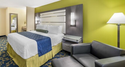 Best Western Antelope Inn & Suites Room Type - Accessible - 1 Queen, Mobility Accessible, Communication Assistance, Roll In Shower, Non-Smoking, Fu Best Western Antelope Inn & Suites Room Type - Accessible - 1 Queen, Mobility Accessible, Communication Assistance, Roll In Shower, Non-Smoking, Fu
