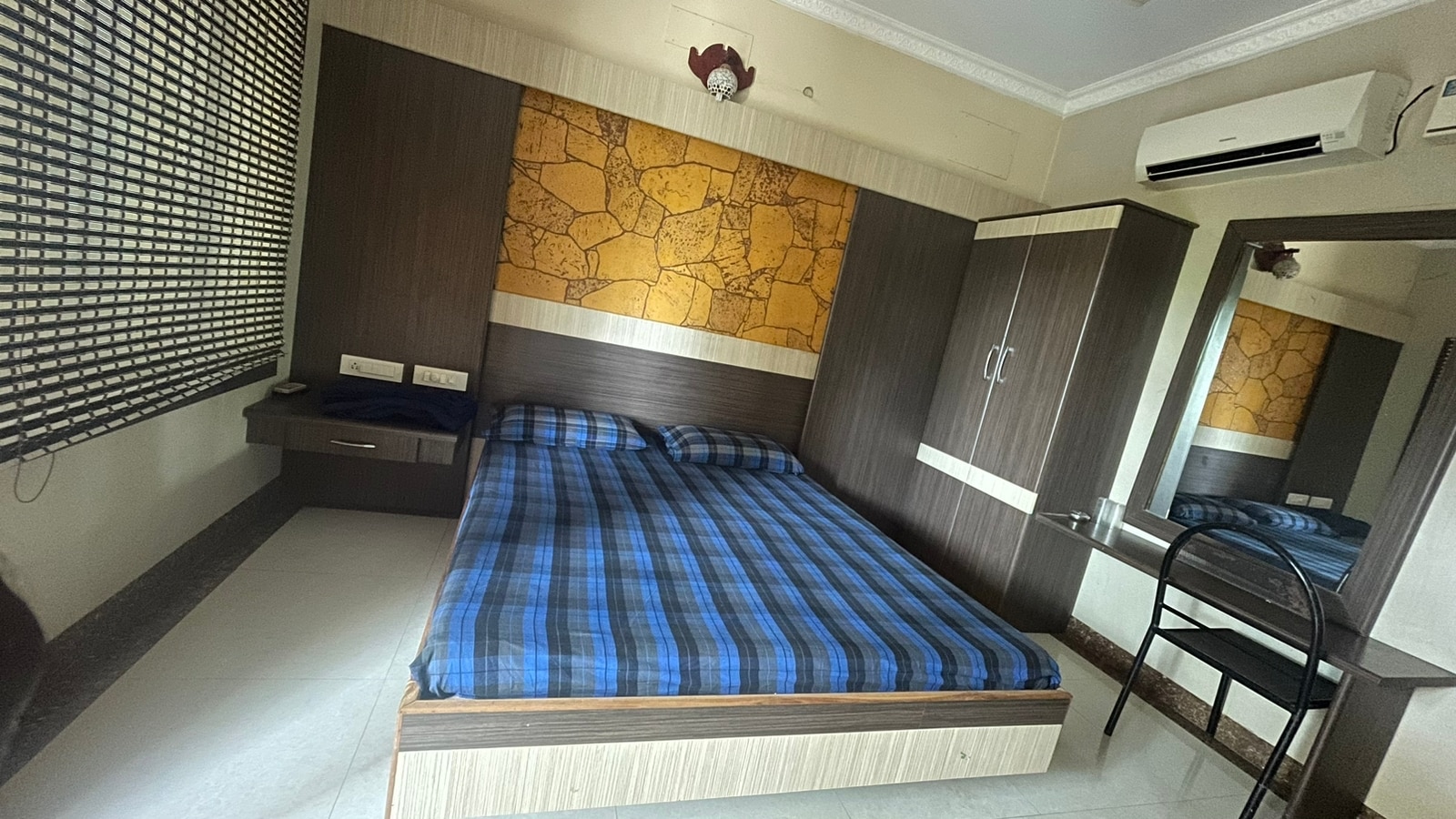 STD Lodge - Tap to explore photos