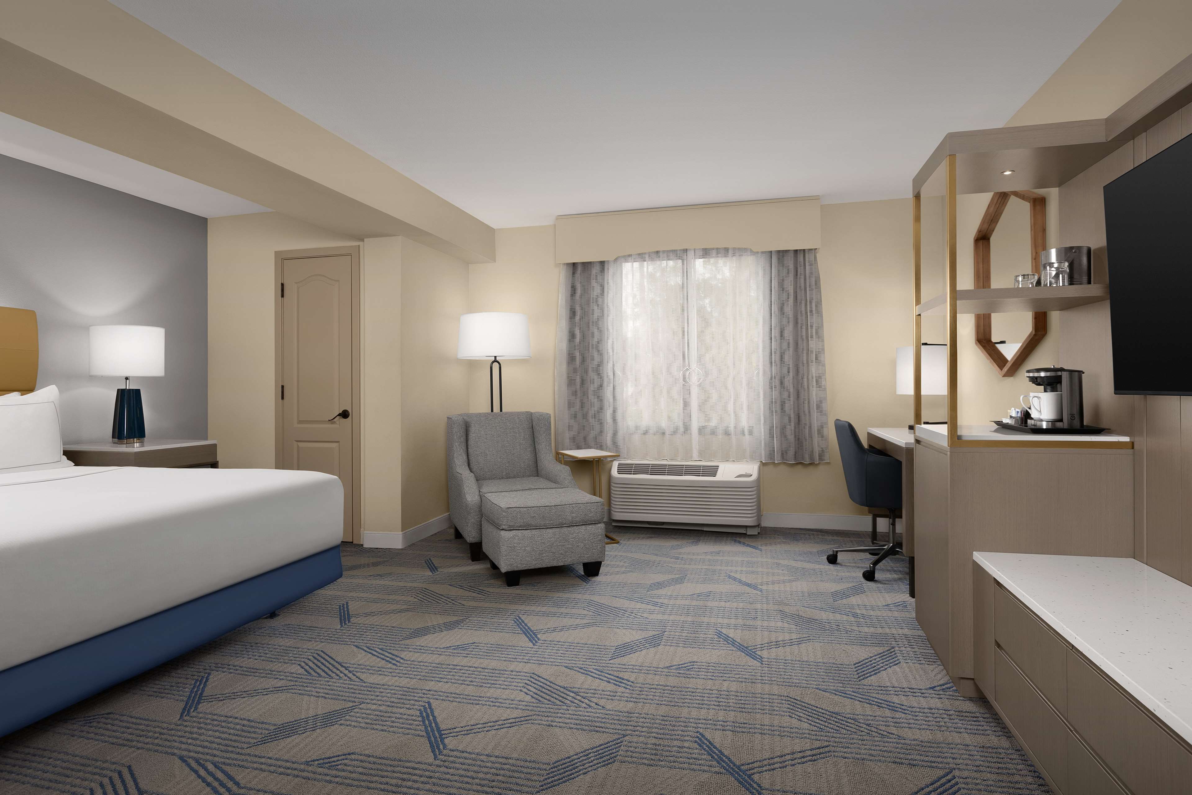 DoubleTree by Hilton St. Augustine Historic District - Tap to explore photos