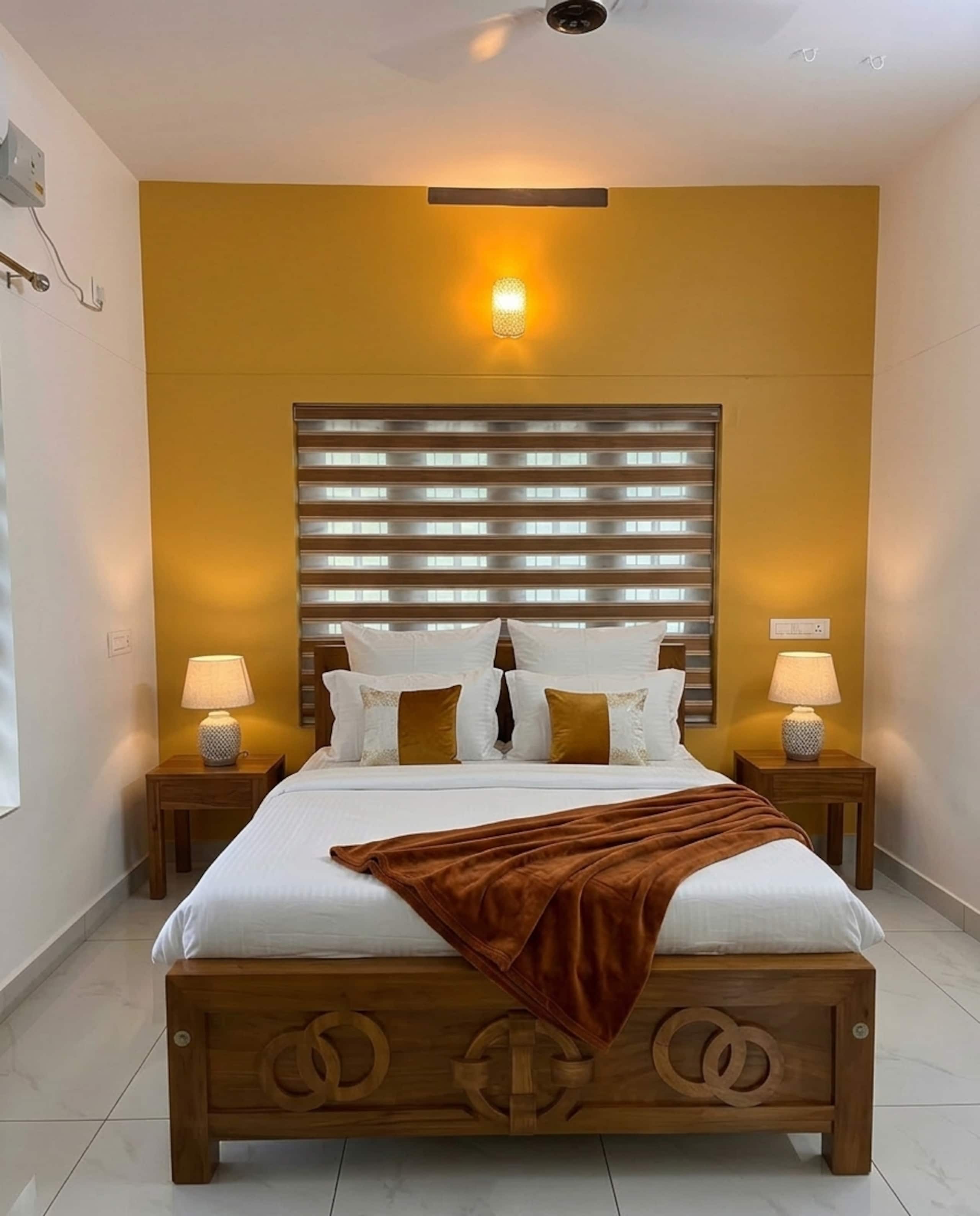 VAR Teak Haus 2 AC 2 BR 10 min beach No kitchen - Tap to explore photos
