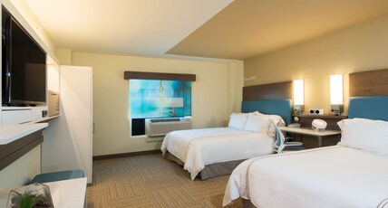 EVEN Hotel Norwalk, an IHG hotel Room Type - 2 Double Bed Standard Communications Accessible Roll in Shower