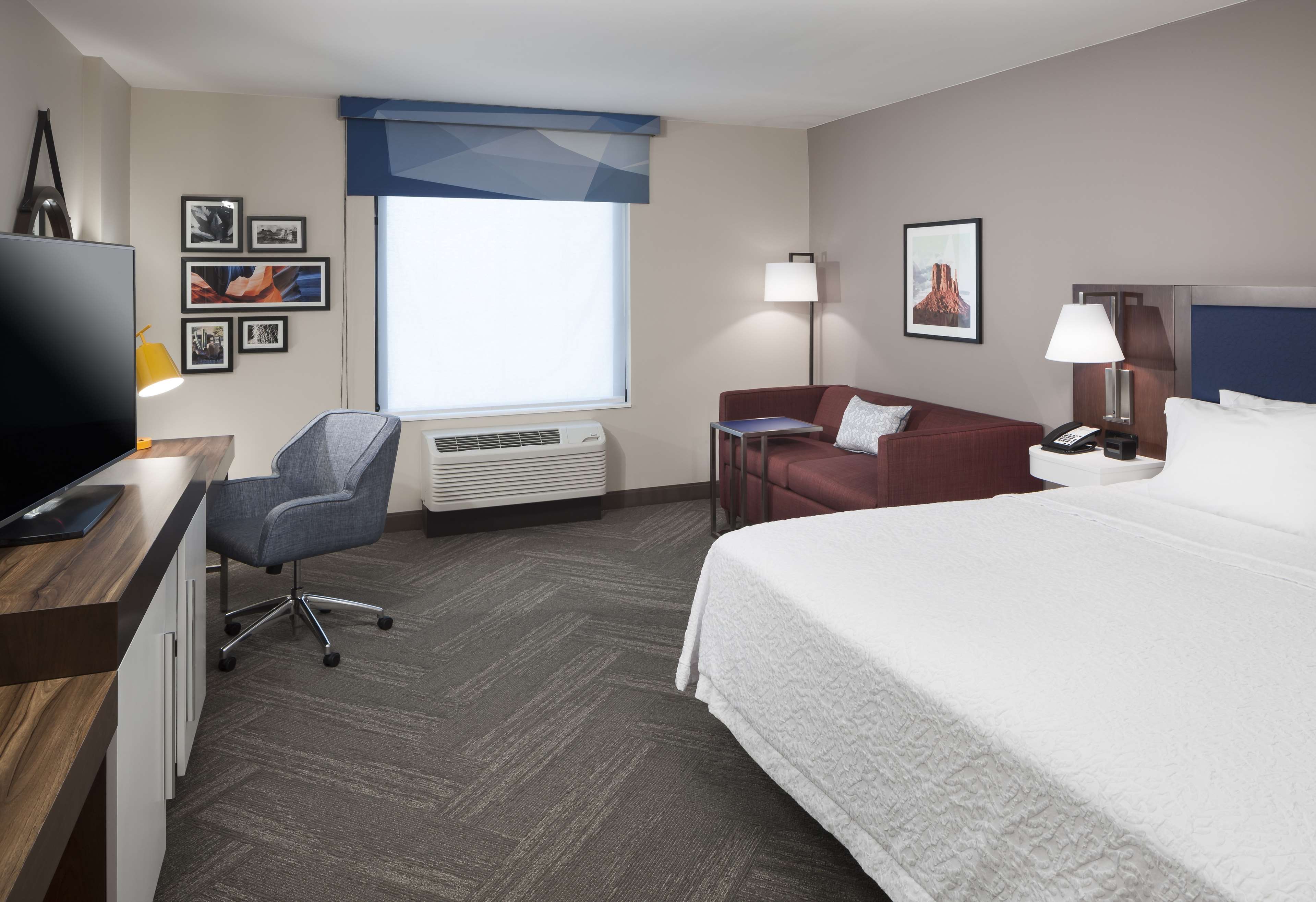 Hampton Inn & Suites by Hilton Phoenix Downtown - Tap to explore photos
