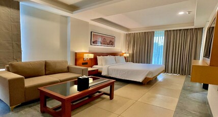 Best Western Maharani Bagh Room Type - Premium Room King Bed Non Smoking