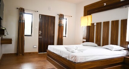 DYNESTY INN Room Type - Executive Ac Double bed Ground Floor