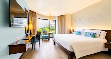 The Bayview Hotel Pattaya Room Type - Deluxe Garden King Bed
