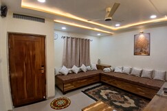 ShivAOM Family Homestay
