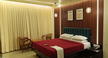 Hotel Vaishnavi Room Type - Executive AC Room