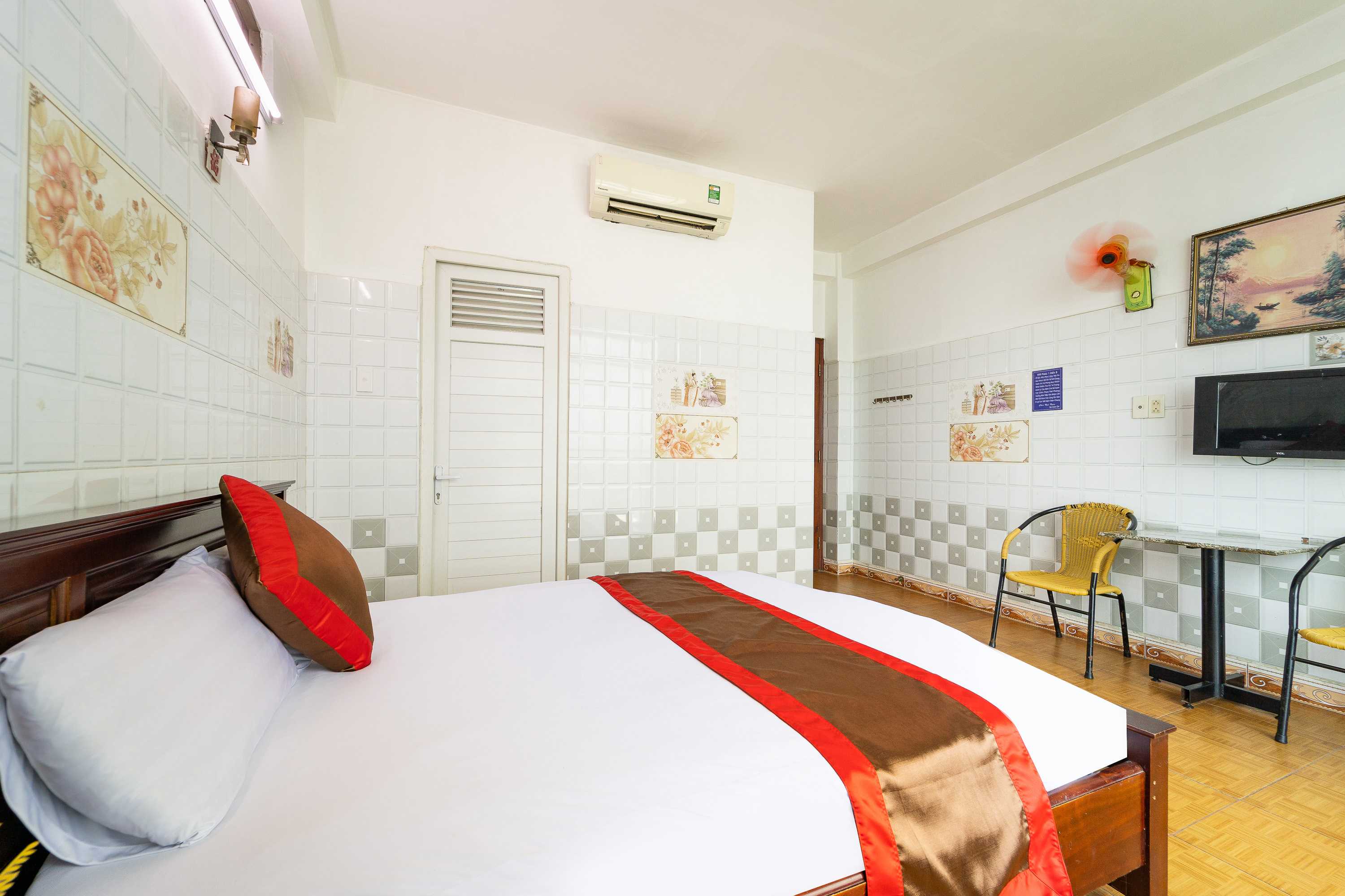 Collection O Thanh Van Hotel - Binh Tan - Tap to explore photos