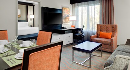 Holiday Inn Windsor Wine Country Room Type - 1 King Bed Suite