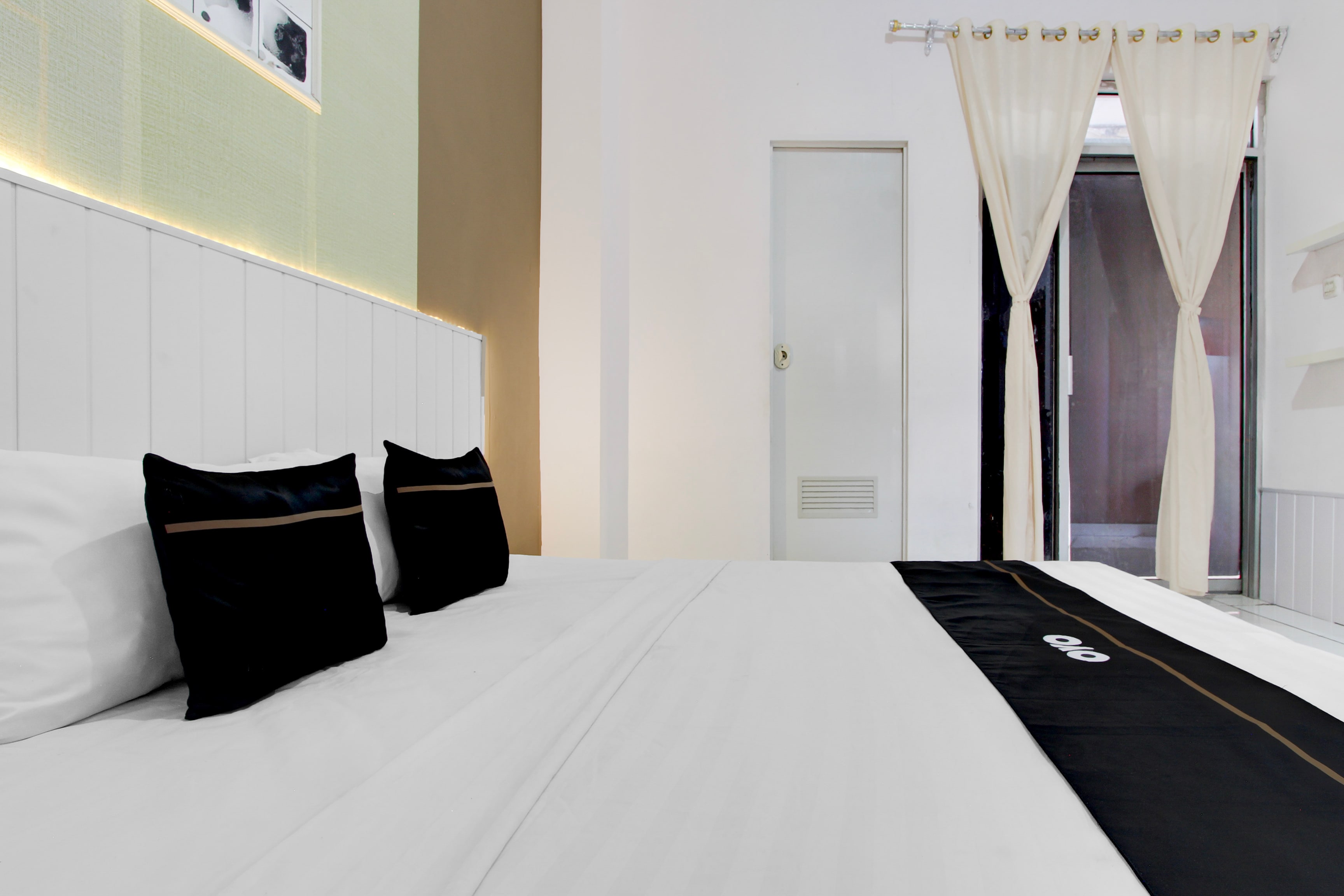 Hotel O Seven Secrets Syariah - Tap to explore photos