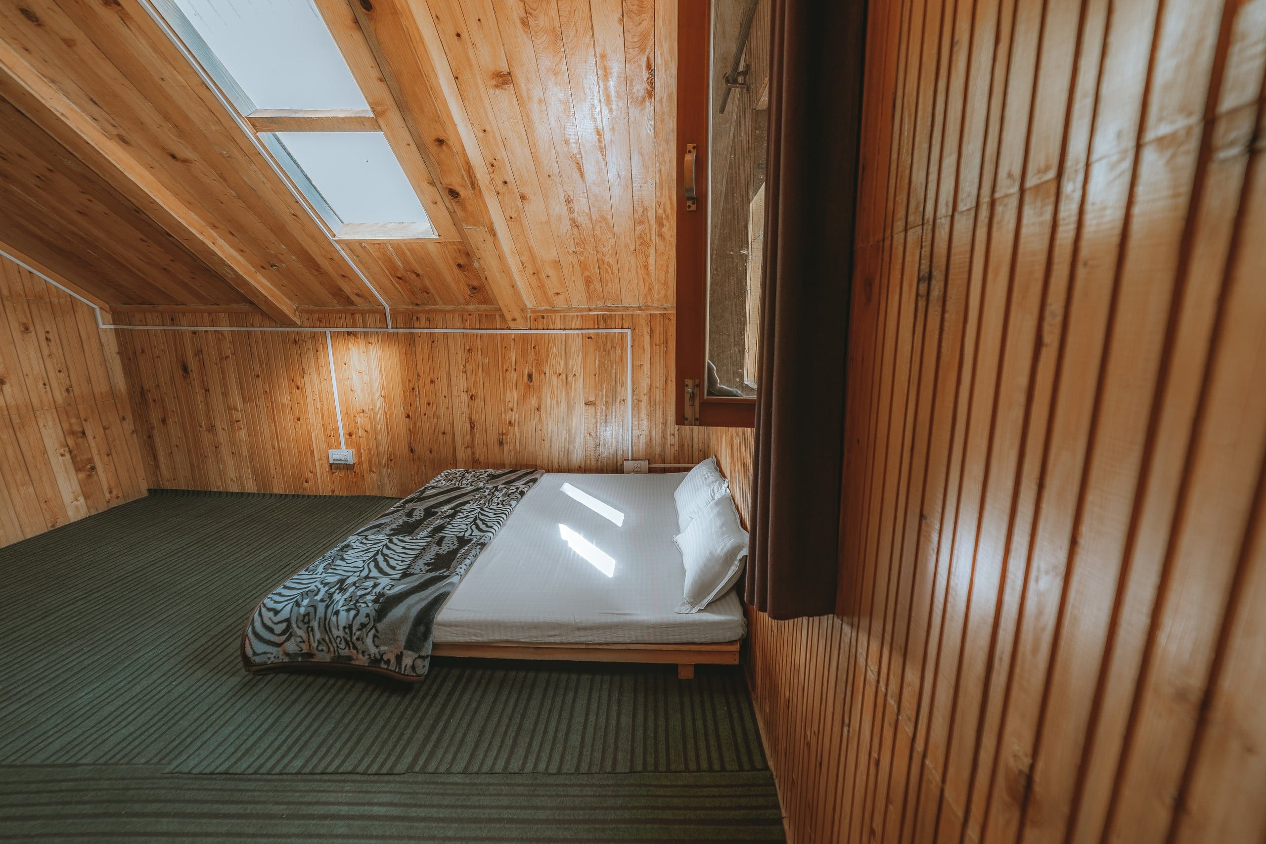 Bastiat Stays Forest valley Cabin 01 jibhi - Tap to explore photos