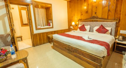 Holiday Home International Room Type - Deluxe Room