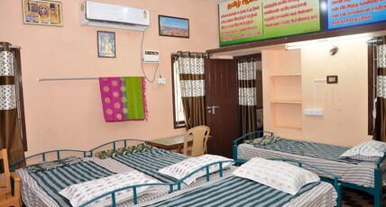 Senthil Akam Homestay | Rooms & Kitchen Room Type - Premium Quadruple Room
