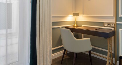 The Emerald House Lisbon, Curio Collection by Hilton Room Type - KING PREMIUM CORNER ROOM