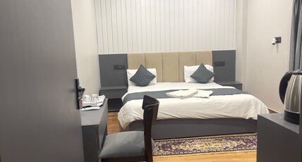The Narendra Hotel Room Type - SUPER DELUXE ROOM