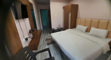 Hotel Mayur Room Type - STANDARD AC DOUBLE BED