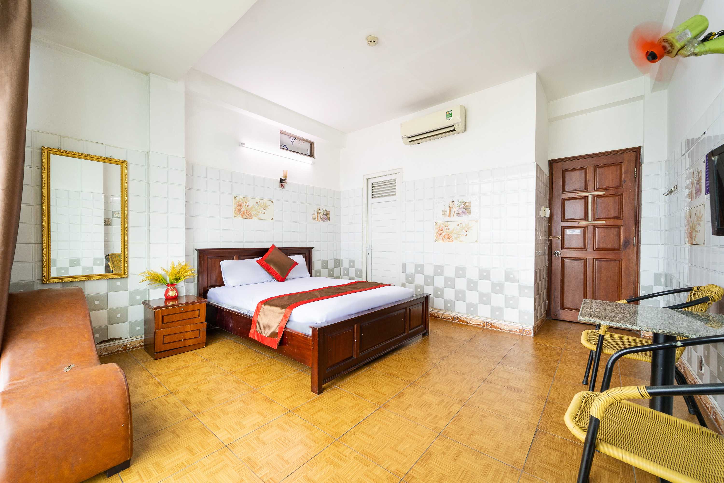 Collection O Thanh Van Hotel - Binh Tan - Tap to explore photos
