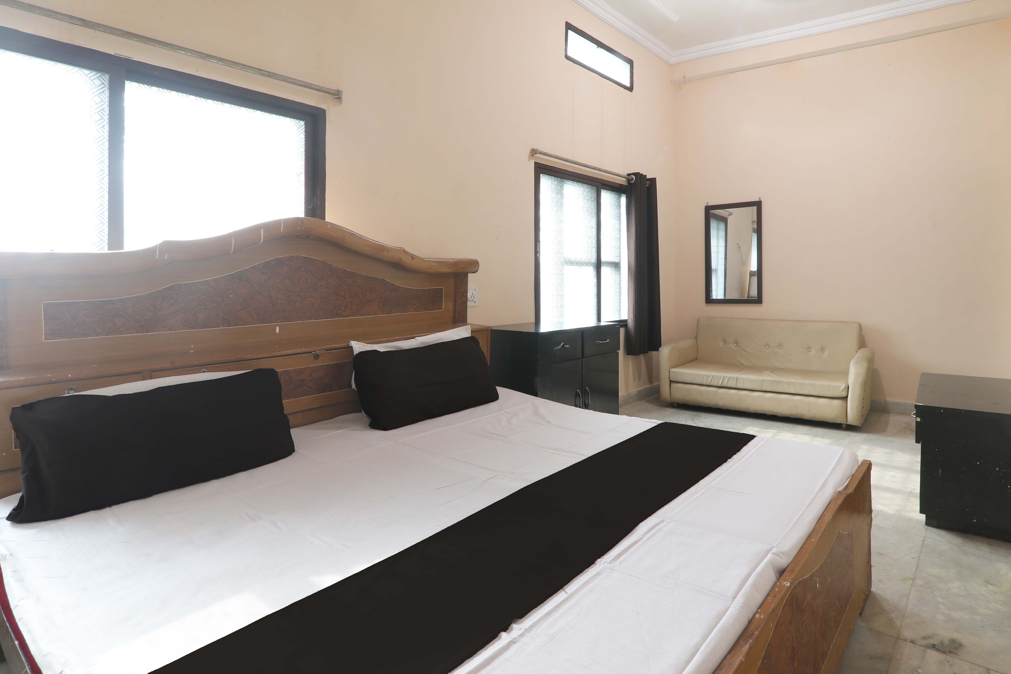 Hotel O Pushpanjali - Tap to explore photos