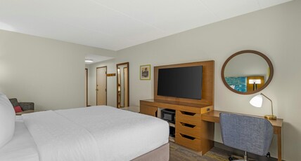 Hampton Inn Suites Augusta West Room Type - 1 KING W  SHOWER NOSMOK