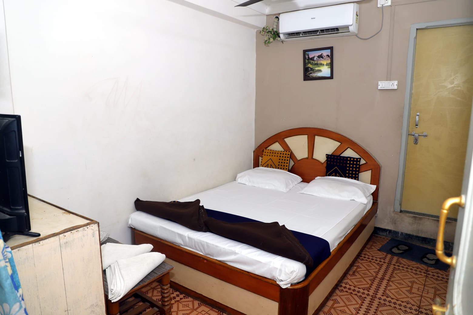 BHAGIRATHI LODGE AHMEDPUR - Tap to explore photos