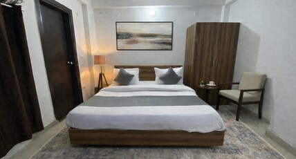 Dream Connect | Comfy Rooms | Gurgaon Room Type - Deluxe Room