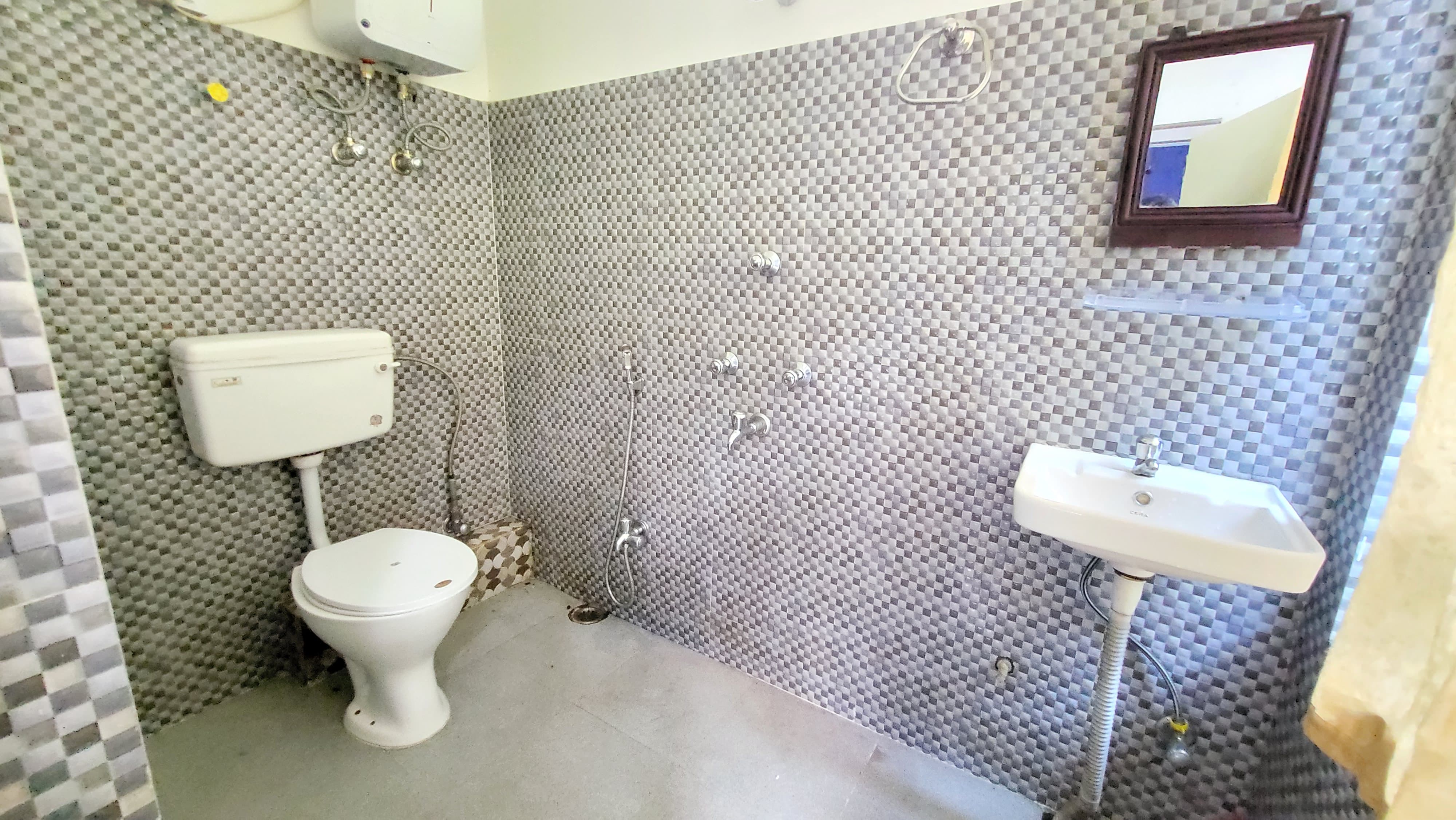 Aura Homestay - Tap to explore photos