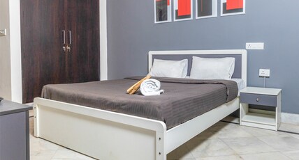 Loop by Zolo Baani Square, Gurugram Room Type - Deluxe Queen Room | AC