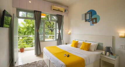 Zostel Rishikesh (Laxman Jhula) Room Type - Standard Room (with balcony)