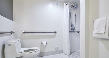 Bahia Mar Ft. Lauderdale Beach- a DoubleTree by Hilton Hotel Room Type - 1 KING MOB ACCESS RI SHWR