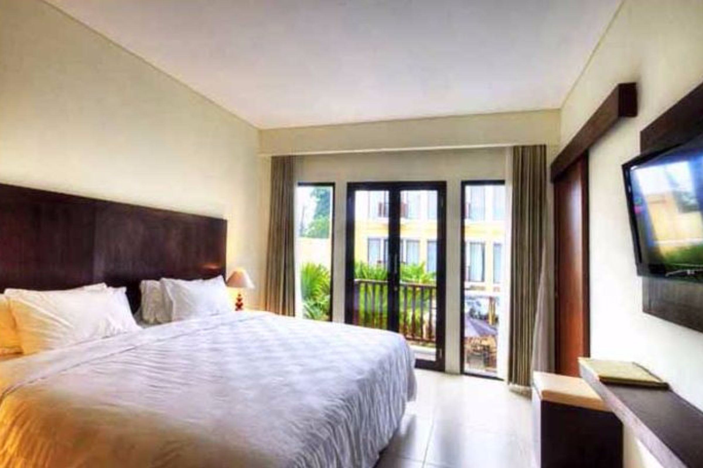 Suris Boutique Hotel - Tap to explore photos
