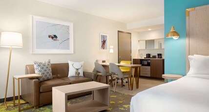 EMBASSY SUITES BY HILTON BOULDER Room Type - 1KG STUDIO ACC HEAR VIEW