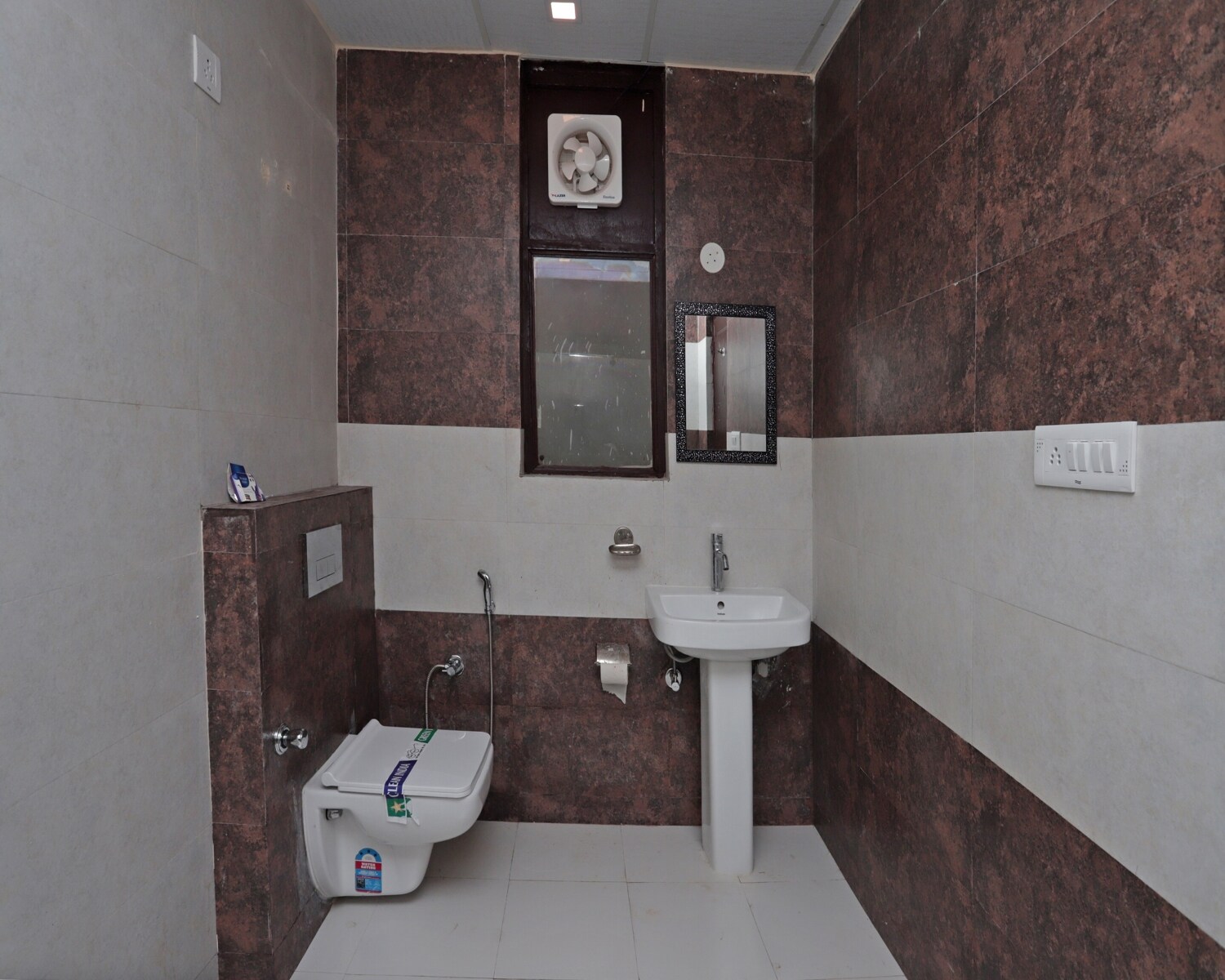 Hotel Geeta Residency - Tap to explore photos