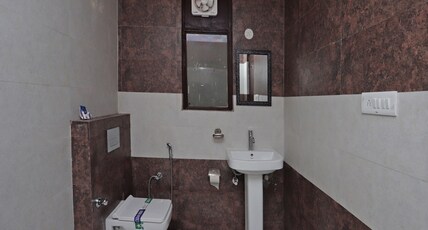 Hotel Geeta Residency Room Type - Triple Room